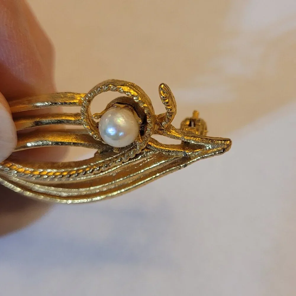Vintage Gold Tone & Faux Pearl‎ Leaf Brooch Elegant Jewelry Accessory (5749)
